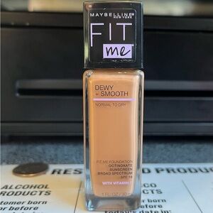 Maybelline Fit Me Dewy + Smooth Foundation - Creamy Tan